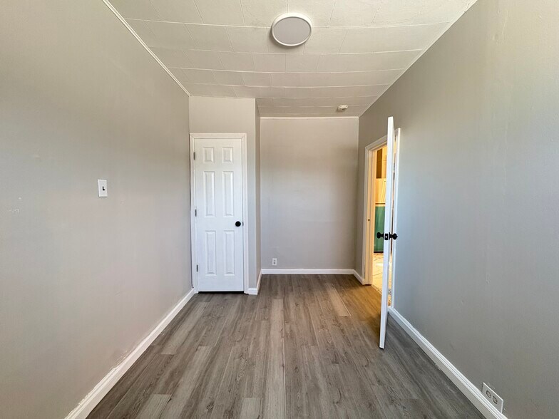 Building Photo - 48 W 9th St