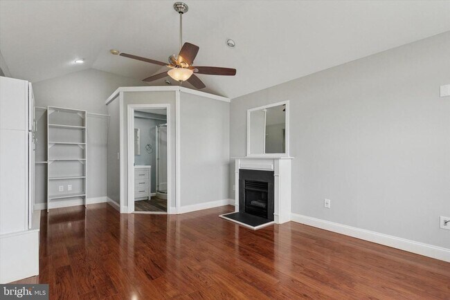 Building Photo - 5503 Drawbridge Ct