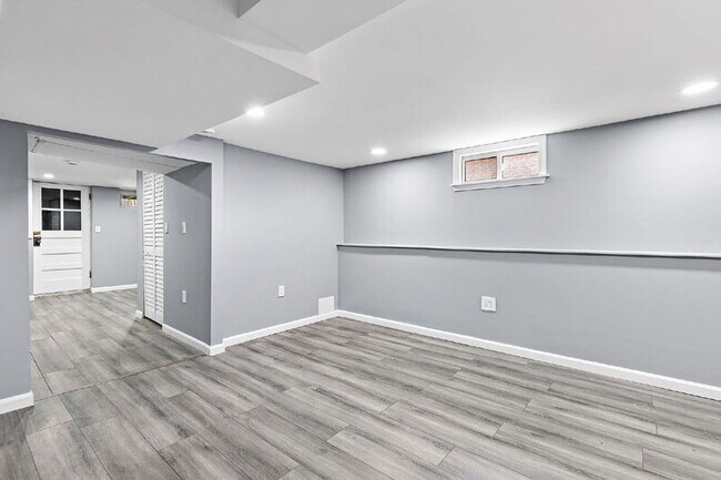 Building Photo - 6832 Broening Rd
