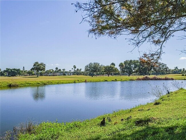 Building Photo - 16 Vista Palm Ln