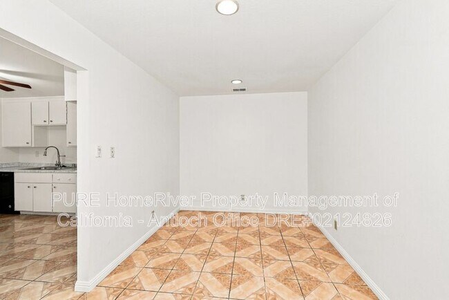 Building Photo - 2121 Banyan Way