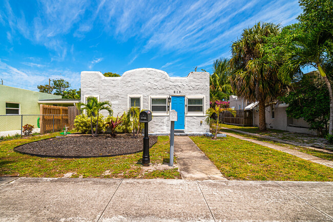 Building Photo - 615 El Vedado