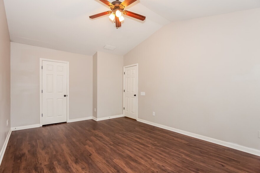 Building Photo - 2728 Wingdale Dr