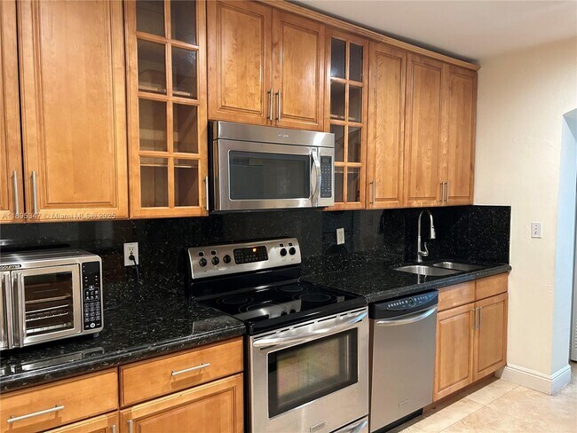 Building Photo - 641 Zamora Ave