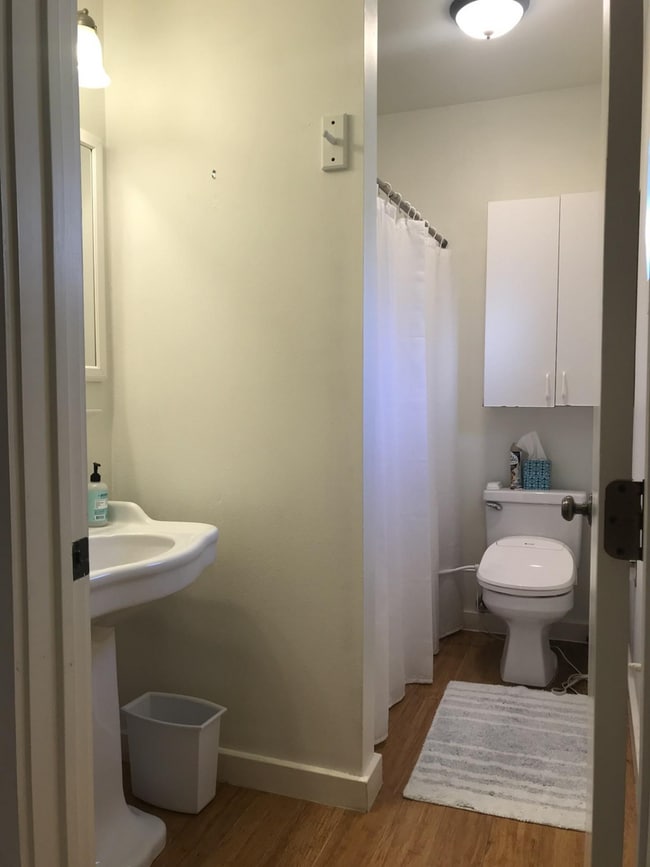 Building Photo - Hyde Park gem with Casita!!!