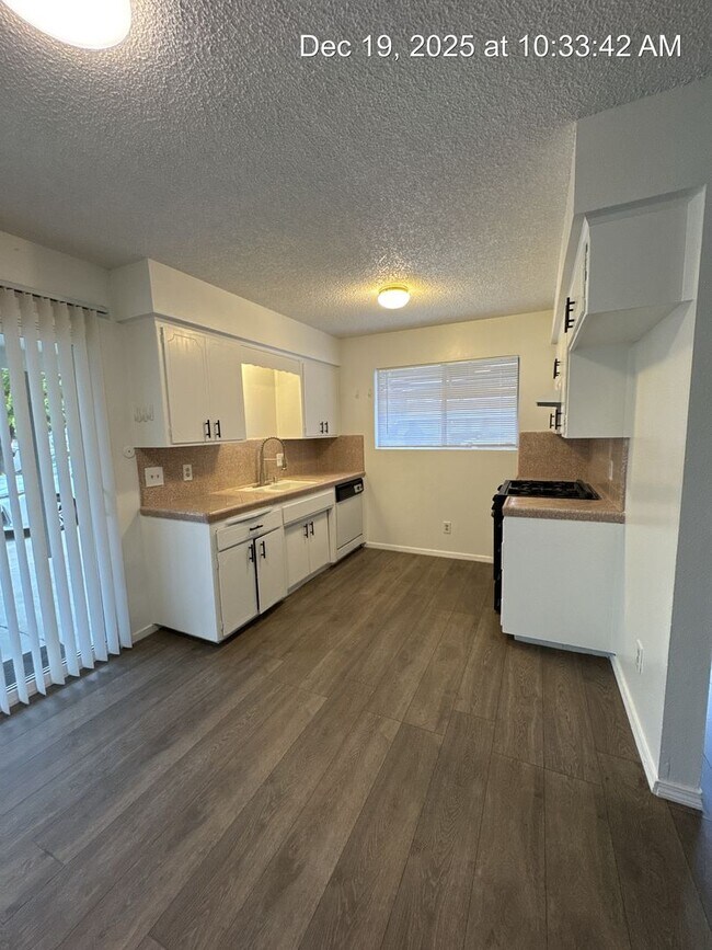 Building Photo - 3811