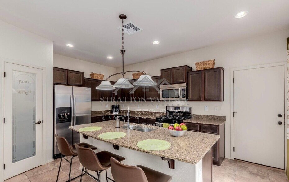 Building Photo - 4467 E Remington Dr