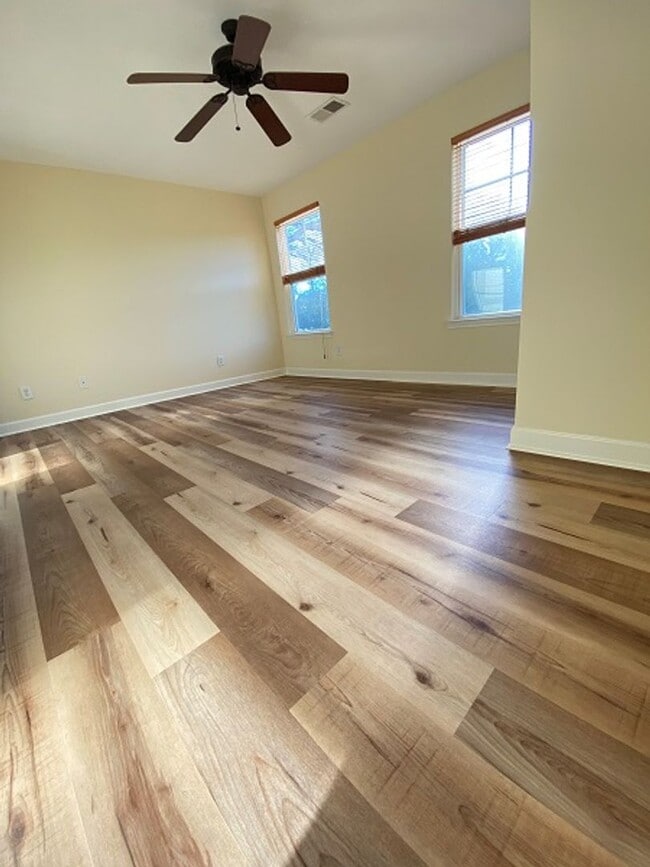 Building Photo - Modern 2BR/2BA Home Near BNA – Open Concep...