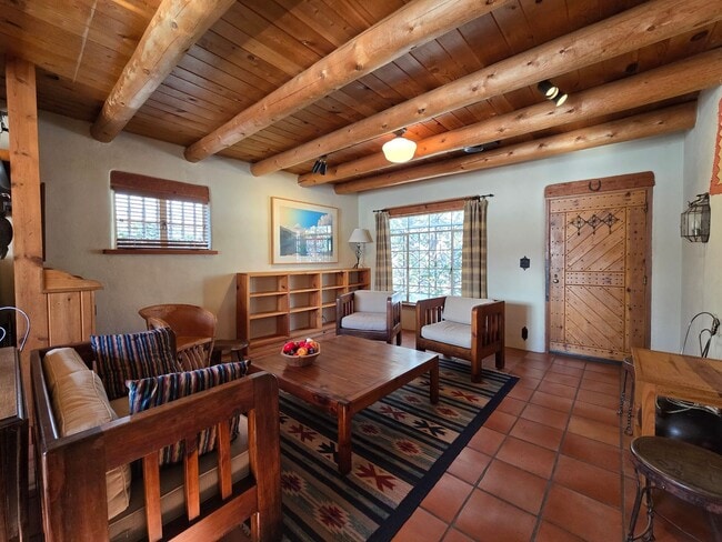 Building Photo - 1489 Bishops Lodge Rd