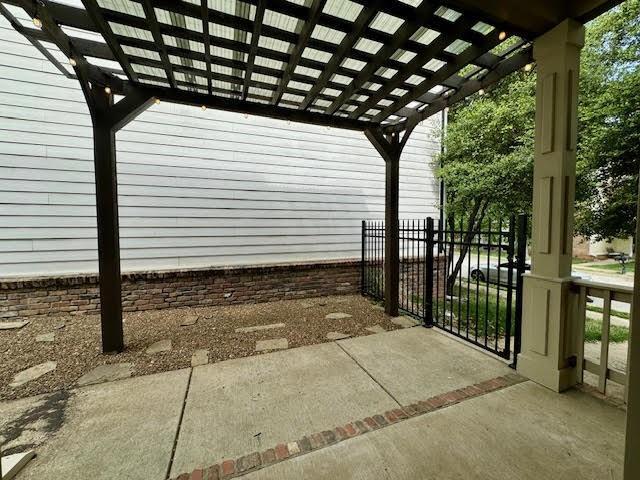 Building Photo - 3704 W Cherokee Rd