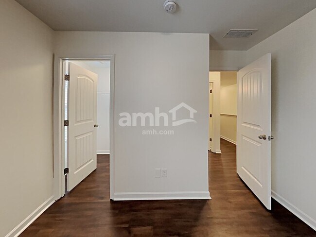 Building Photo - 3321 Milkweed Dr