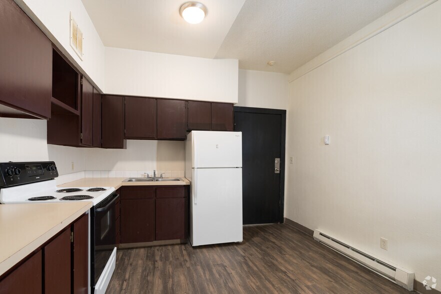 1BR, 1BA - 485SF - kitchen - Sherwood Apts
