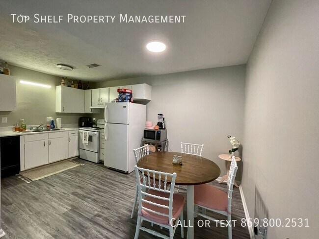 Building Photo - 2 Bedroom Condo Off Alumni!