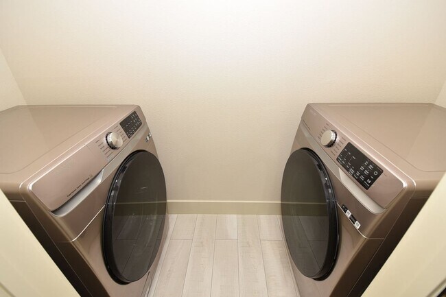 Building Photo - 8000 W Badura Ave