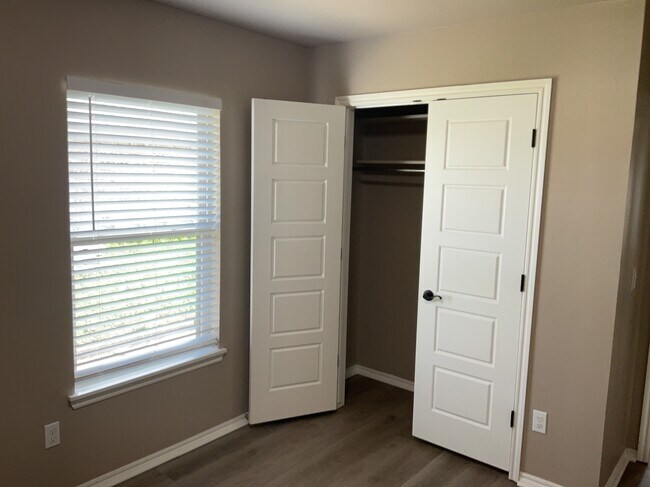 Building Photo - 1308 Penn Ln