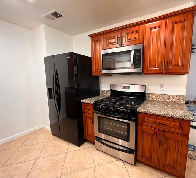 Building Photo - 22724 Figueroa St