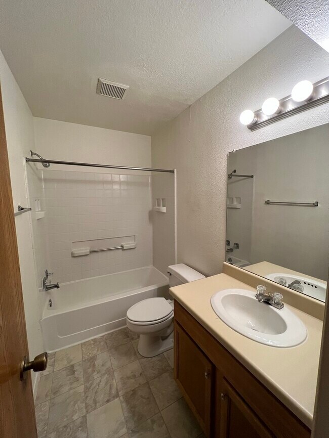 Building Photo - 276 Mellette Ct