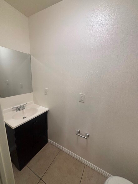 Building Photo - 533 W 93rd St