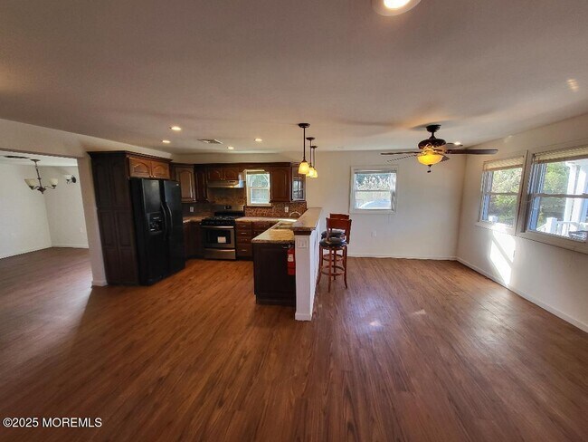 Building Photo - 5 Holden St