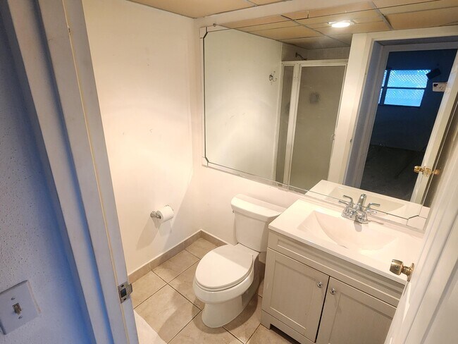 Building Photo - 509 Saxony Dr
