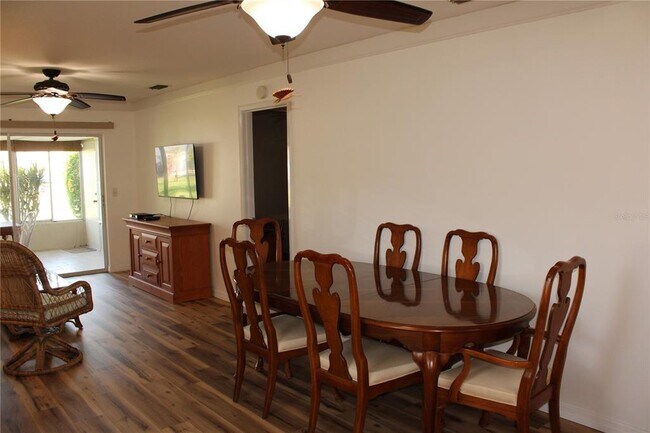 Building Photo - 5062 Live Oak Cir