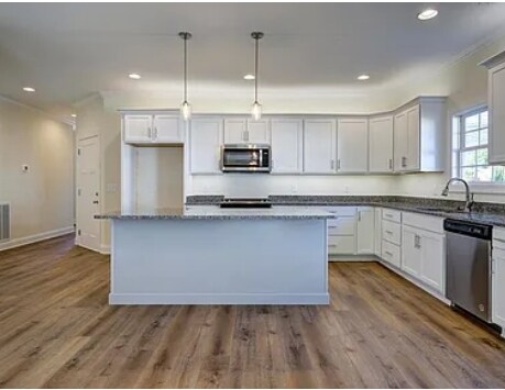 Building Photo - 205 Mayflower Rd
