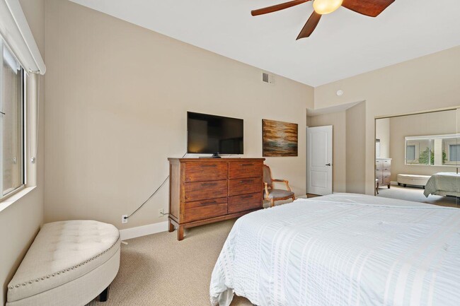 Building Photo - 20 Pebble Beach Dr