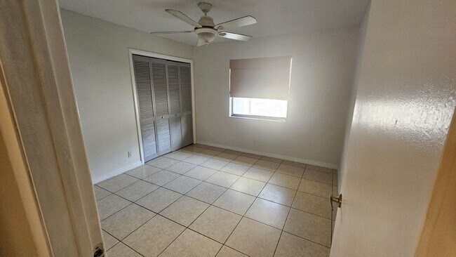 Building Photo - 251 SW 15th Dr