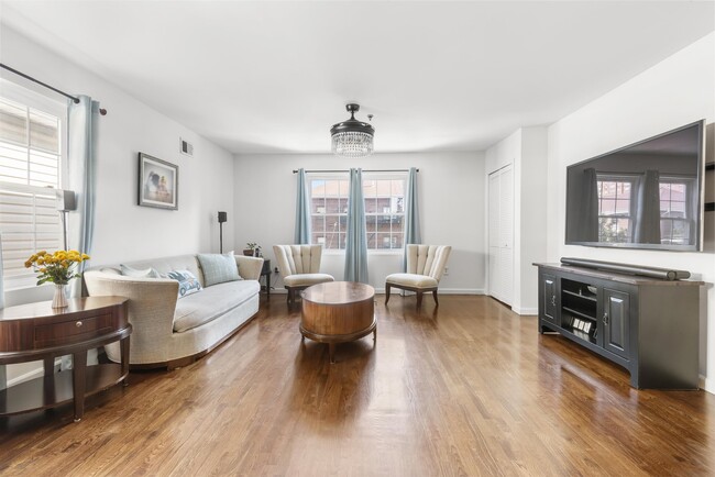 Building Photo - 519 3rd St