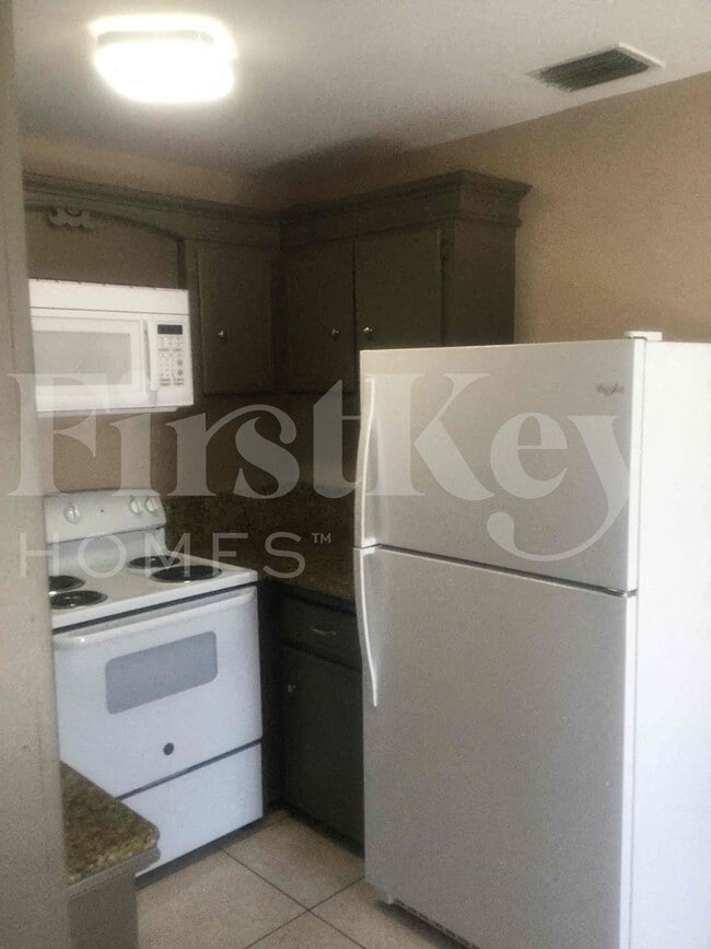 Building Photo - 1443 7th St