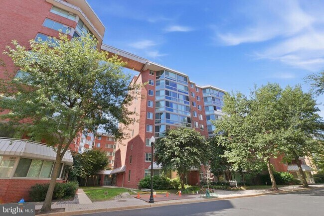 Building Photo - 1024 N Utah St