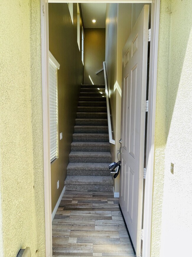 Building Photo - 1351 Isabella Way