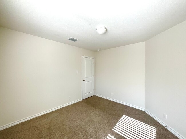 Building Photo - *MOVE IN SPECIAL* Stunning 4/2 Home With Access To Pool, Trails & 24-Hour Fitness Center!