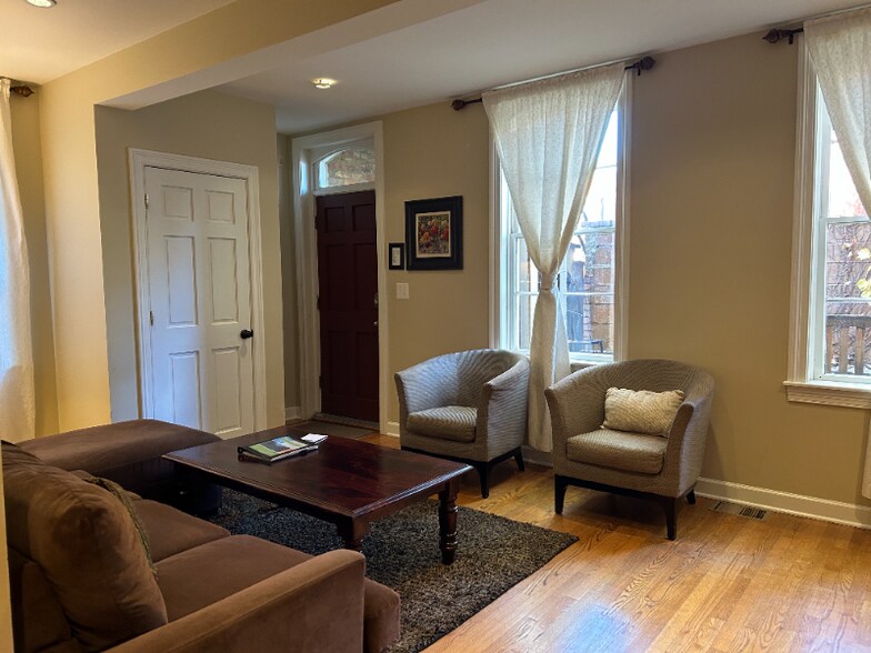 Building Photo - 403 W Eugenie St