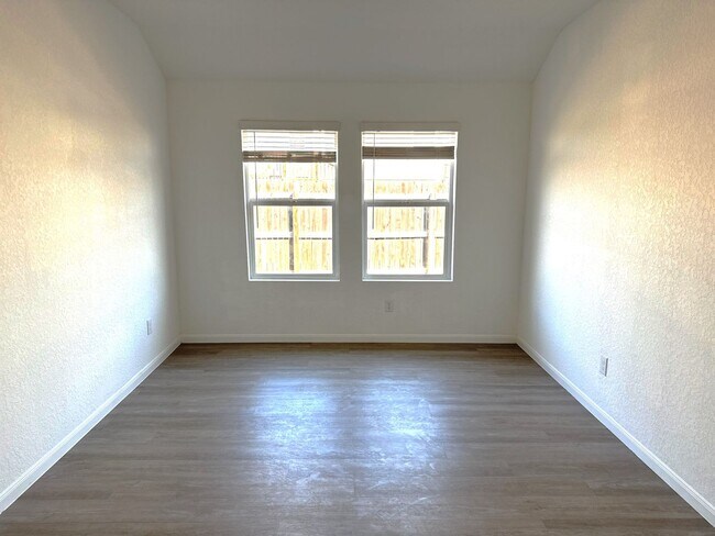 Building Photo - UPGRADED 2359 SF in HIDDEN TRAILS - 4 BR/3...