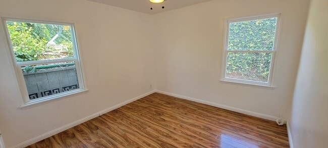 Building Photo - Upgraded back unit of duplex