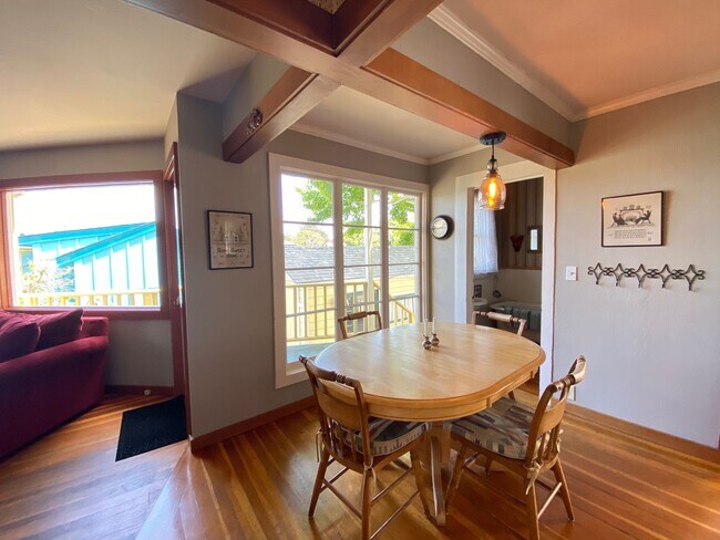 Building Photo - Pacific Grove Historical 3 Bed 2 Bath