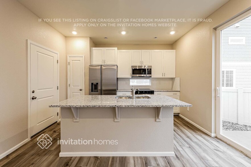 Building Photo - 3377 Streamwood Dr