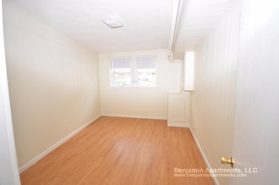 Building Photo - 120 Sutherland Rd