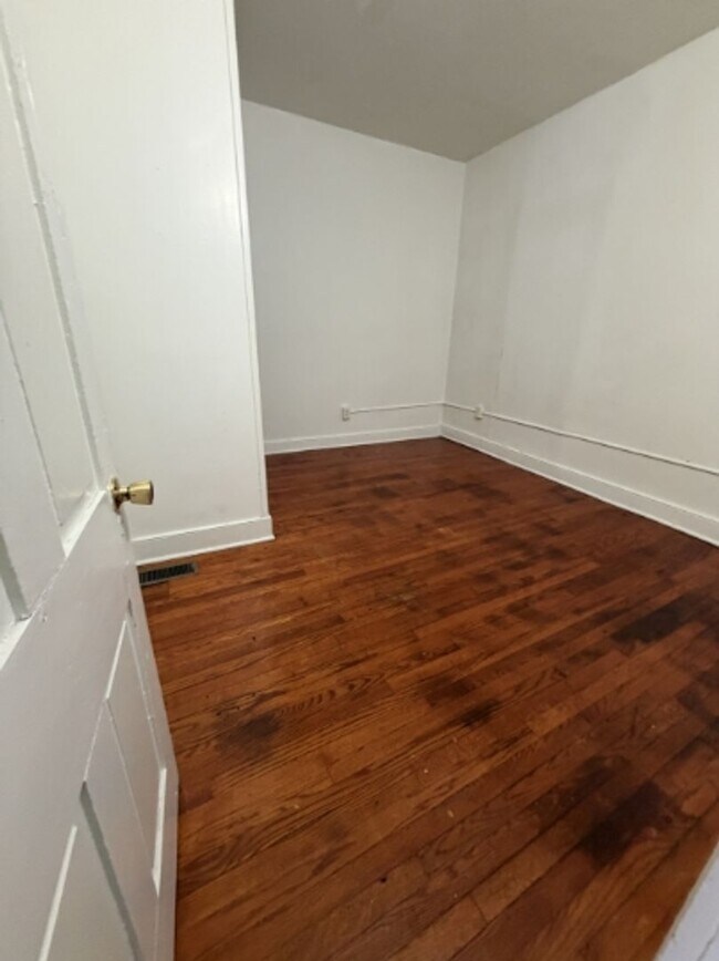 Building Photo - AVAILABLE FOR SHOWING 3!!! BR/1 BA. Promotion - $500 off first month rent!!
