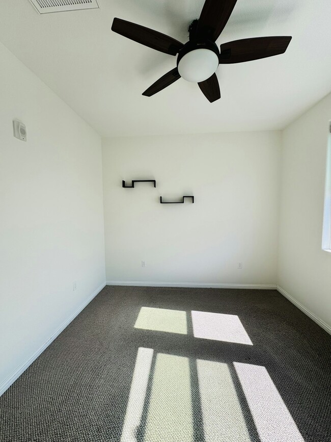 Building Photo - 1462 Cherry Cir