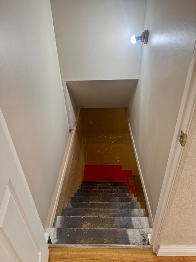 Building Photo - Charming 3 bedroom/2 bath close to UCCS