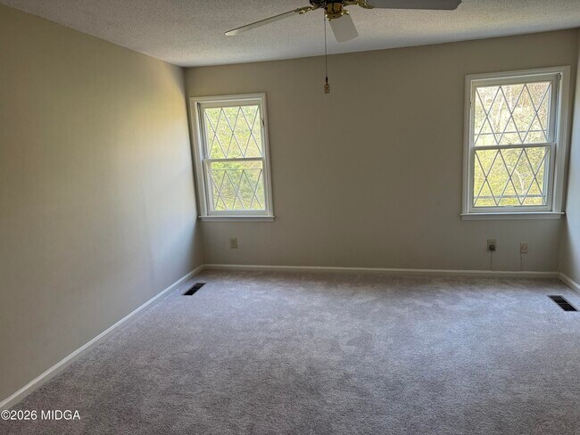 Building Photo - 803 Captain Kell Dr