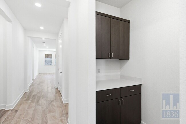 Building Photo - 19312 Fernando Trl