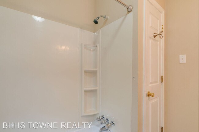 Building Photo - 3 br, 1 bath House - 133 Drew Road