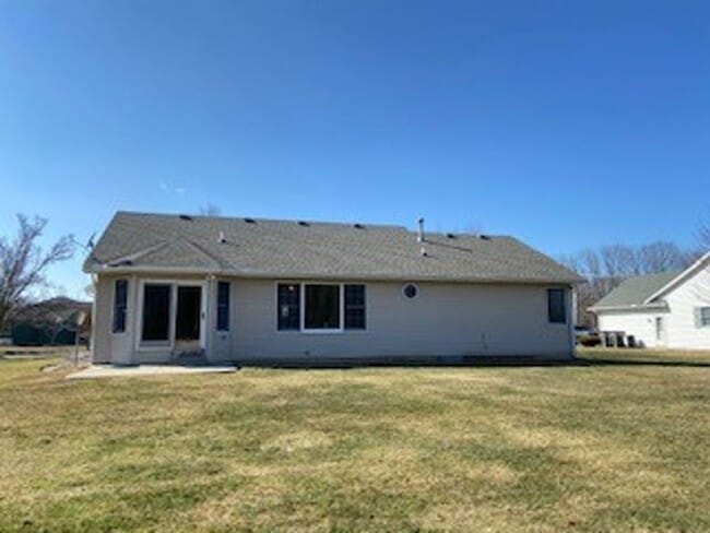 Building Photo - 3 Bedroom/2 Bathroom Home in the Gardens!