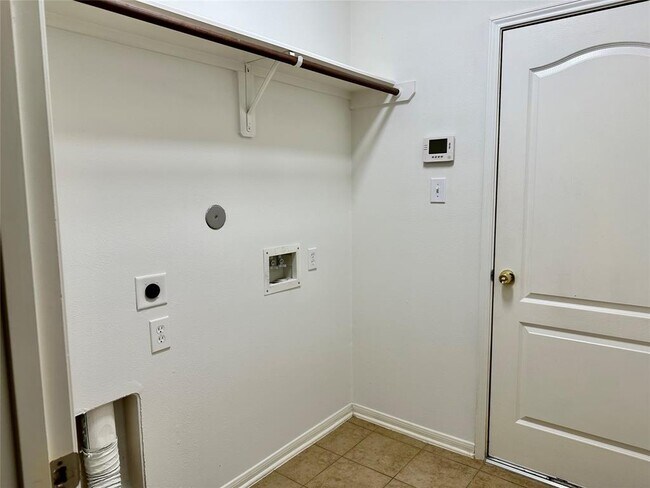 Building Photo - 30415 Deleon Fields Dr