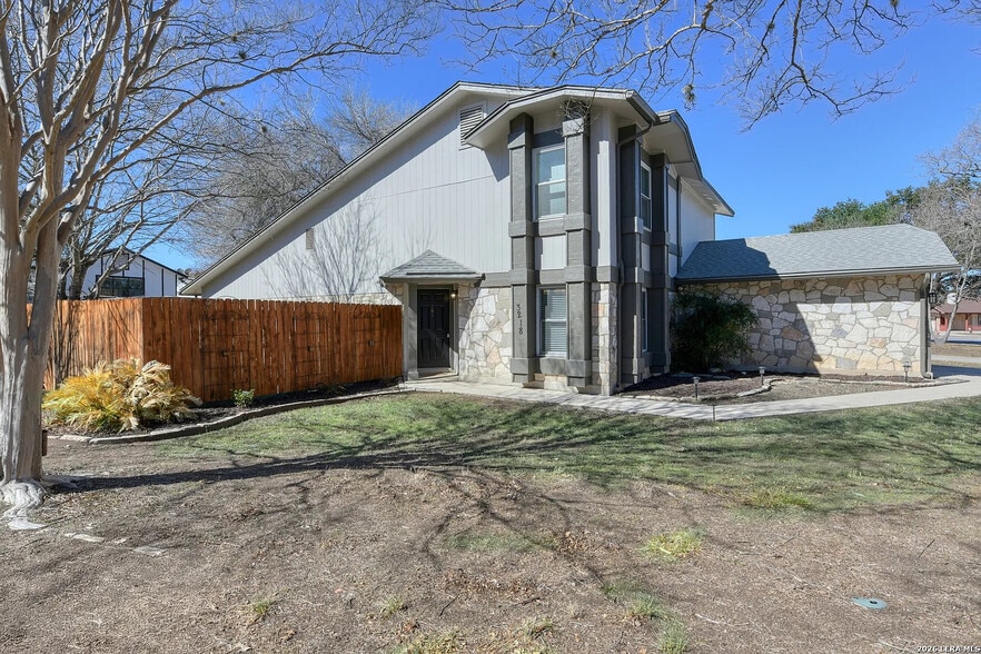 Building Photo - Room in House on Jenkins Dr