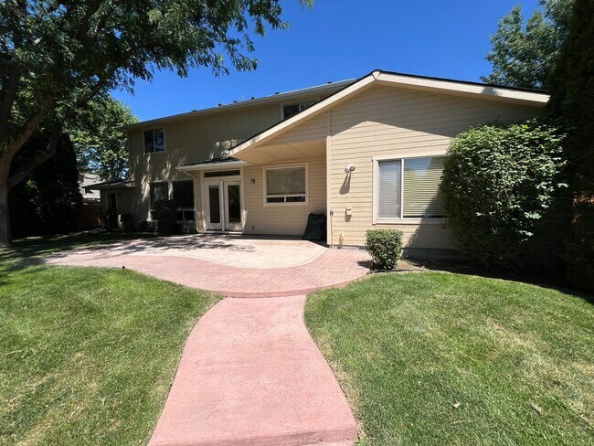 Building Photo - Beautiful 4 bed 3.5 bath home in Eagle jus...