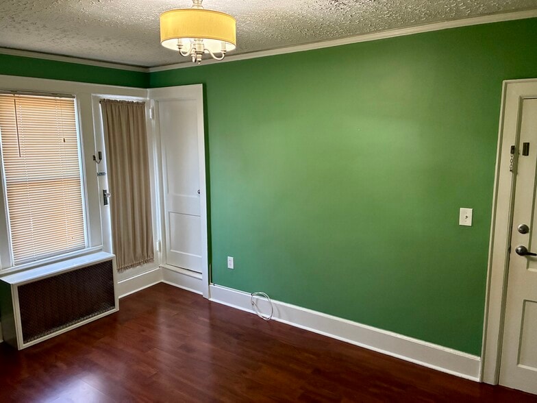 Building Photo - 42 Primrose St